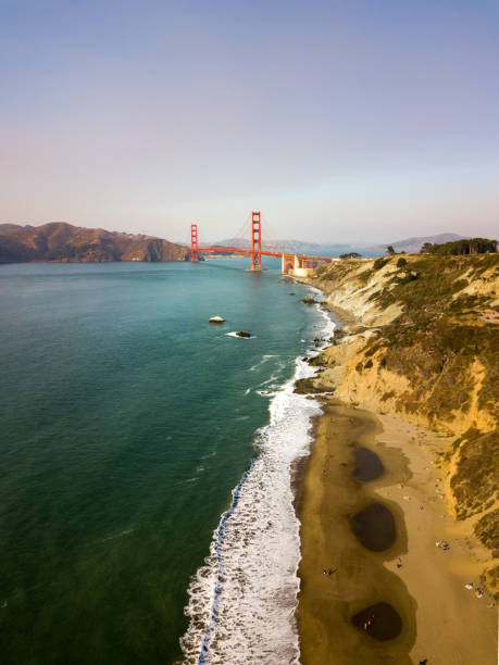 luftaufnahme der golden gate bridge - golden gate bridge san francisco county san francisco bay bay stock-fotos und bilder