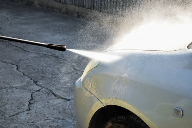 istock Manual car wash with pressurized water at home. 958552236