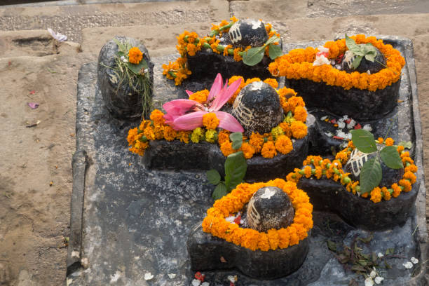 istock Flower decorated stone lingams in Varanasi 958557108