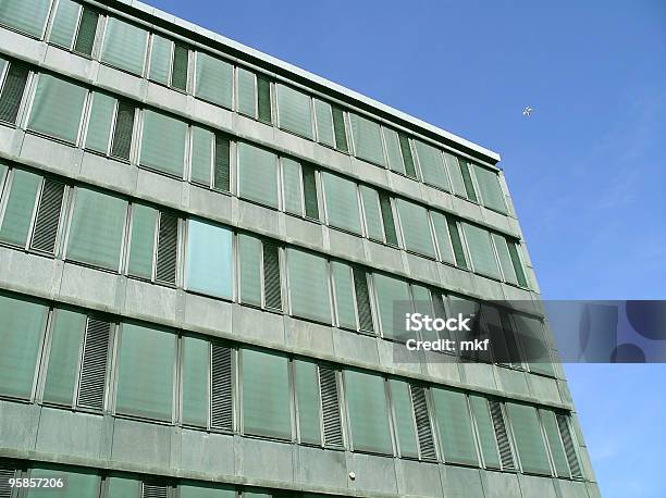 Officebuilding Verde Foto de stock y más banco de imágenes de Acero - Acero, Arquitectura, Bloque de Oficinas