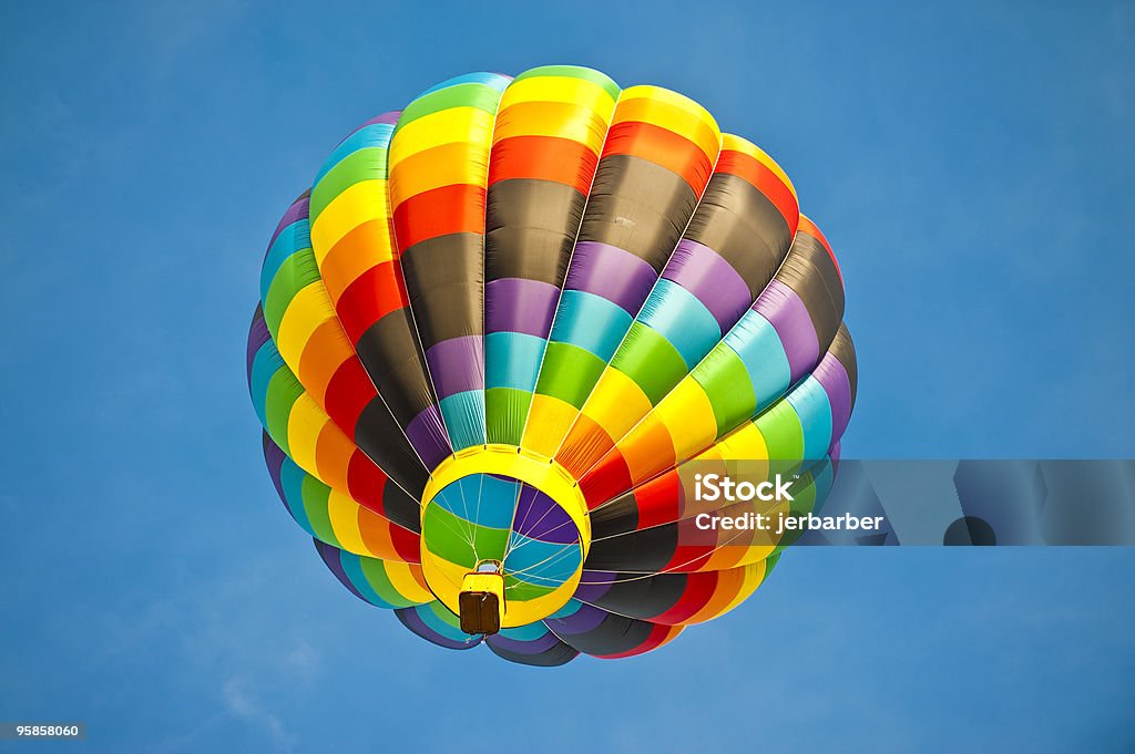 Colorido balão de ar quente contra céu azul - Royalty-free Balão de ar quente Foto de stock