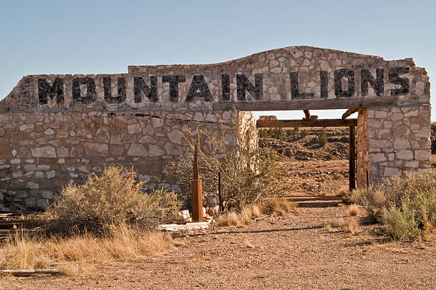 istock Mountain Lions Sign 95858126