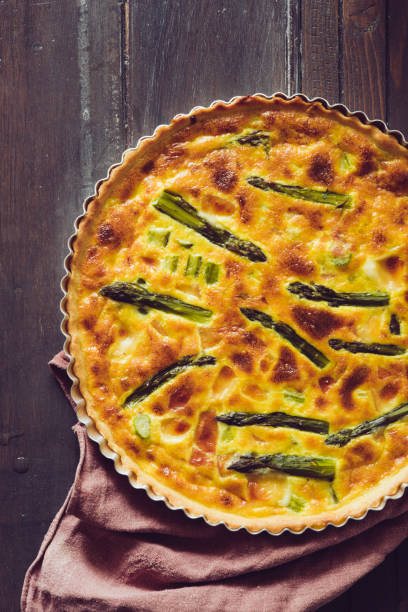 istock Quiche with green asparagus 958583082