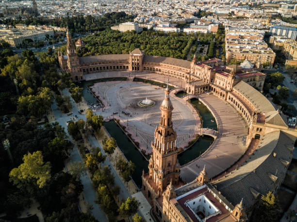 дрон закат - пласа-де-эспанья, севилья (севилья), испания - sevilla plaza de espana seville spain стоковые фото и изображения