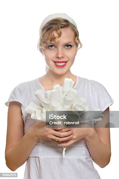 Schöne Blonde Mädchen Mit Einem Strauß Rosen Auf White Paper Stockfoto und mehr Bilder von Origami