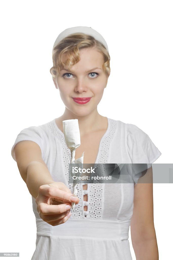 Schöne blonde Mädchen mit einem weißen Papier rose - Lizenzfrei Attraktive Frau Stock-Foto