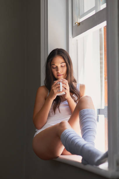 café et temps calme seul - female the human body relaxation full length photos et images de collection