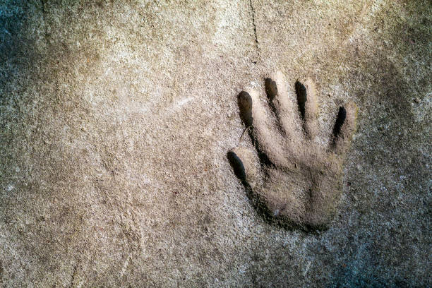 istock Memorable handprint of a hand in an old concrete wall 958708516