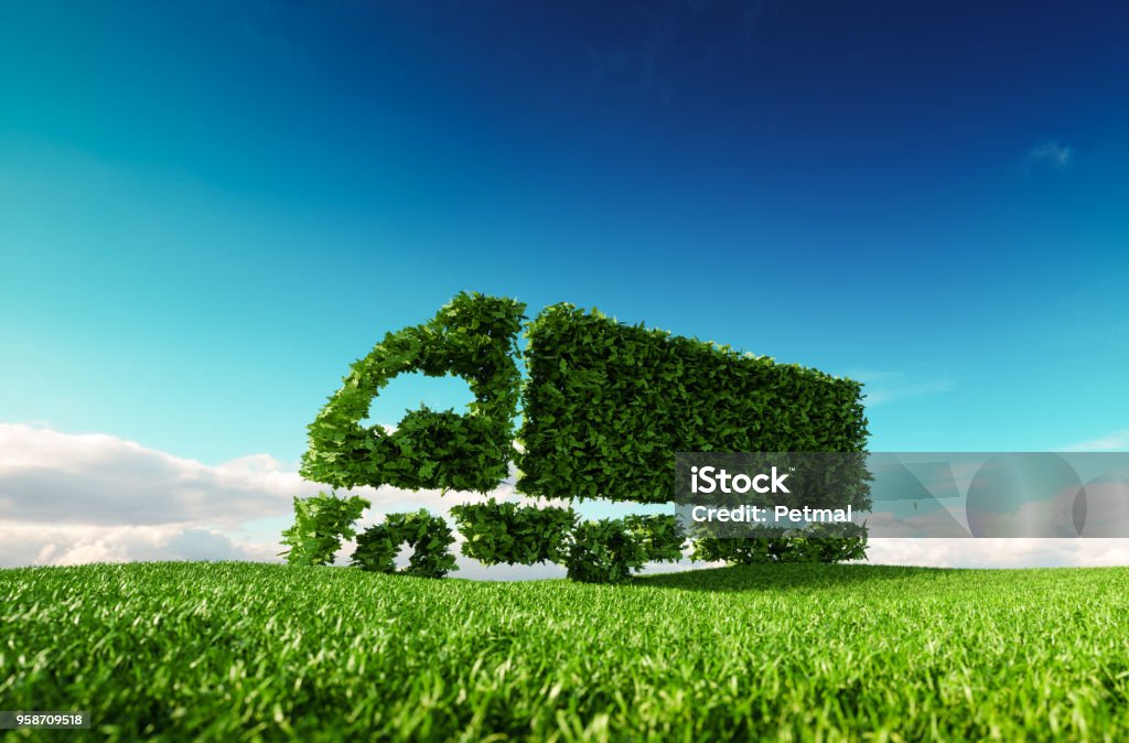 Concepto de transporte amigable de eco. Render 3D de icono de camión verde verde prado de fresca primavera con cielo azul de fondo. - Foto de stock de Camión de peso pesado libre de derechos