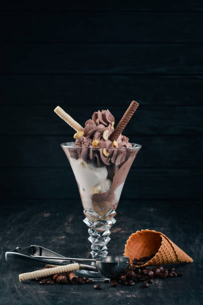 istock Chocolate ice cream with nuts. On a black wooden background. Copy space. 958717152