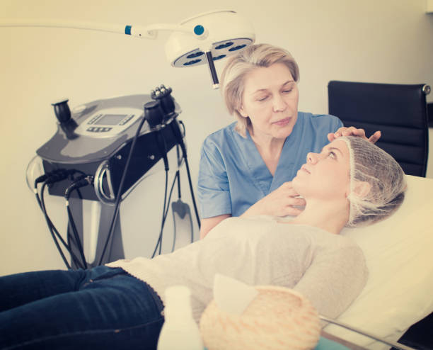 istock Cosmetologist consulting young woman 958732660