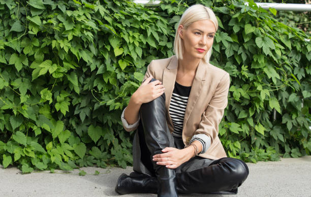 istock Stylish young blonde woman 958732730