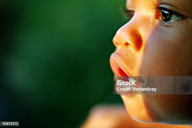 Foto de Wonder Um Retrato e mais fotos de stock de Criança - Criança, Estupefação, Contemplação