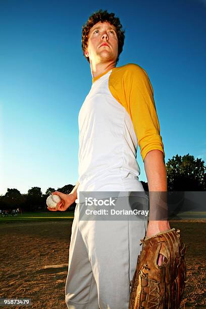 Photo libre de droit de Epic Joueur De Baseball banque d'images et plus d'images libres de droit de Assiette - Assiette, Balle de baseball, Balle ou ballon