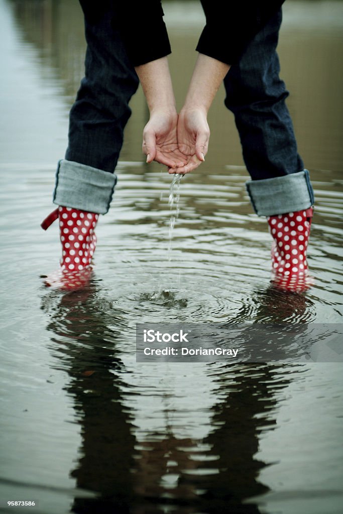Disfruta de la lluvia - Foto de stock de Agarrar libre de derechos