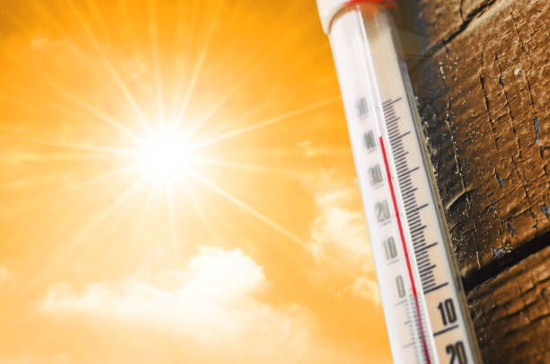온도계는 하늘, 더운 날씨의 개념에서에서 뜨겁다. - heat heat wave thermometer summer 뉴스 사진 이미지