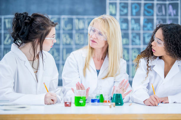 istock Girls Working With Teacher 958753342