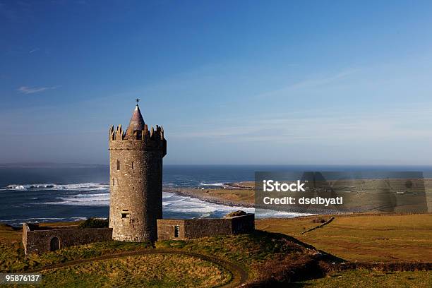 Doonagore Замок Графство Клэр — стоковые фотографии и другие картинки Doonagore Castle - Doonagore Castle, Без людей, Береговая линия