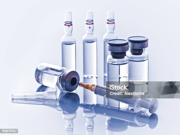 Photo libre de droit de Vaccin banque d'images et plus d'images libres de droit de Seringue - Seringue, Perfusion intraveineuse, Fiole