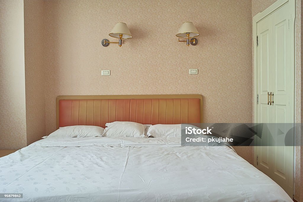 Dormitorio del hotel - Foto de stock de Almohada libre de derechos