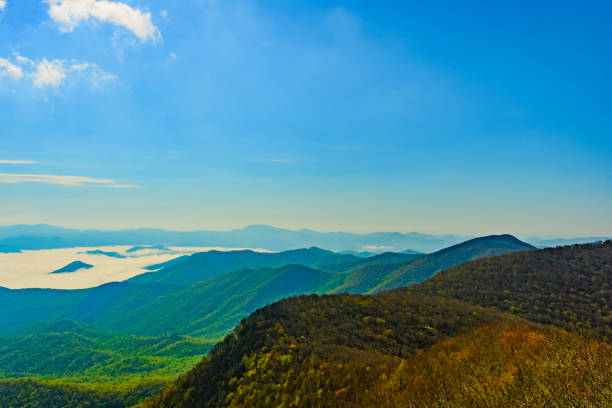 vista do vale de misty ao longo da trilha dos apalaches - panoramic great appalachian valley the americas north america - fotografias e filmes do acervo