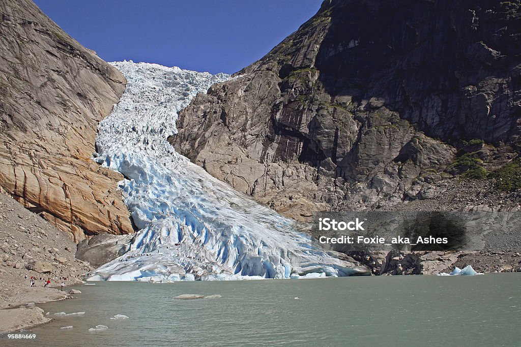 Ледник Briksdal - Стоковые фото Briksdalsbreen Glacier роялти-фри
