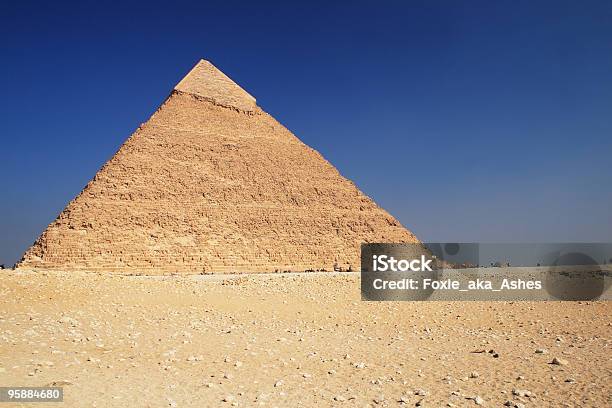 Foto de A Pirâmide No Cairo e mais fotos de stock de Antigo - Antigo, Arcaico, Arqueologia
