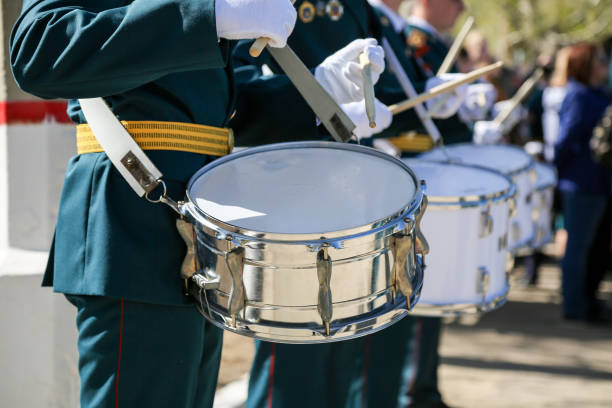 istock The soldier in white gloves knocks on the drum. 958850210