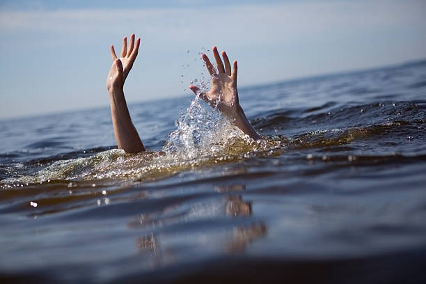 Help!  drowning photos stock pictures, royalty-free photos & images