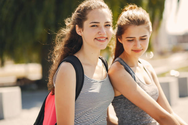 istock sisters in a city 958858906
