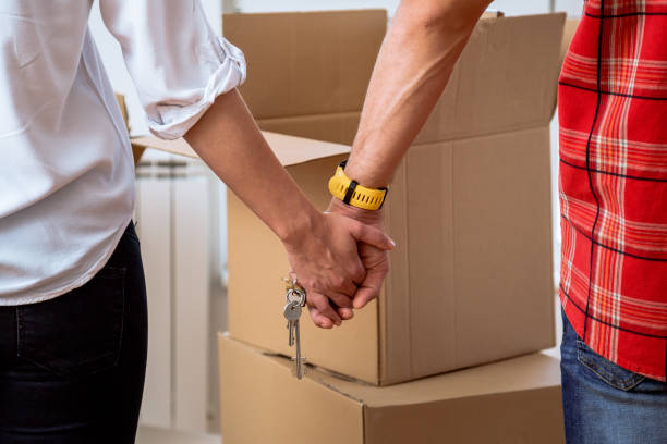 istock Couple Moving Into New Home 958873132