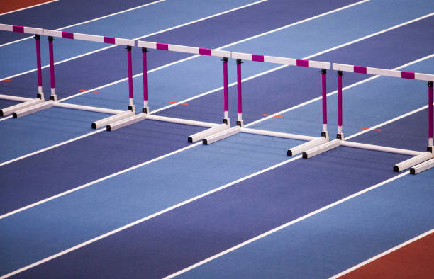 atletismo con obstáculos - hurdling hurdle running track event fotografías e imágenes de stock