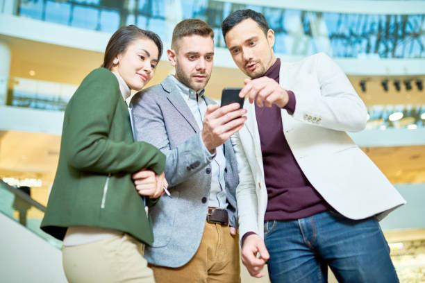 istock Modern Business People with Smartphone 958874998
