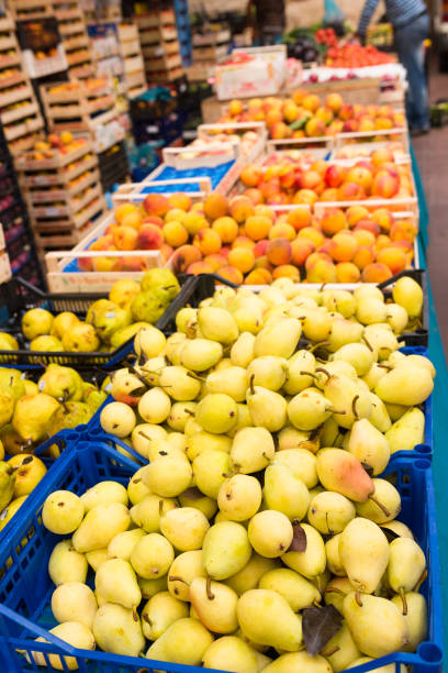 istock Weekly market Tuscany - appel 958883490