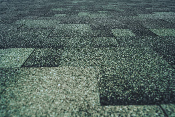 istock Soft roofing on the top of a building 958887042