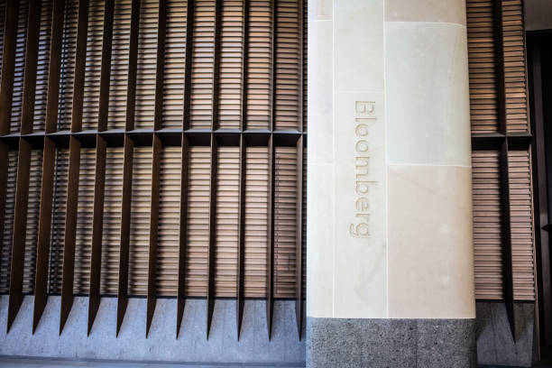 Front external view of the of the entrance to the new Bloomberg European head office, in the City of London, inaugurated in late 2017 London, England - 5th May, 2018 - Front external view of the of the entrance to the new Bloomberg European head office, in the City of London, inaugurated in late 2017 bloomberg stock pictures, royalty-free photos & images