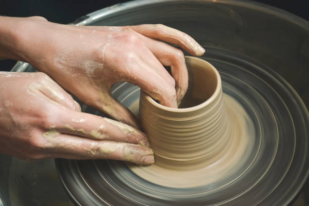 istock Creating vase of white clay close-up. Master crock 958926734