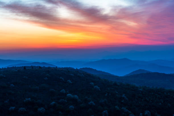 istock Sunrise in the Blue Ridge Mountains 958943068