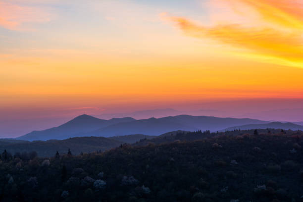 istock Sunrise in the Blue Ridge Mountains 958945482
