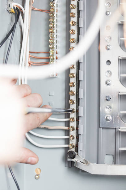 istock Electrician Upgrading a Homes Distribution Board 958976172