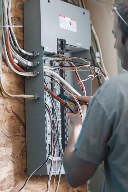 istock Electrician Upgrading a Homes Distribution Board 958981316