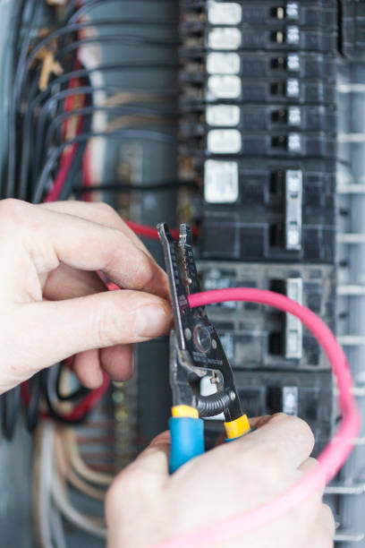 istock Electrician Upgrading a Homes Distribution Board 958981370