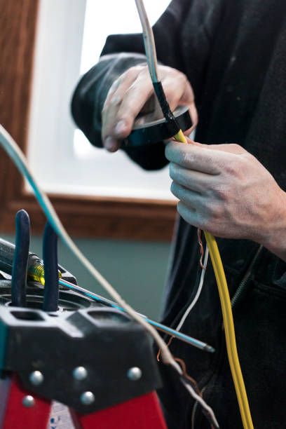 istock Electrician Upgrading a Homes Distribution Board 958981446