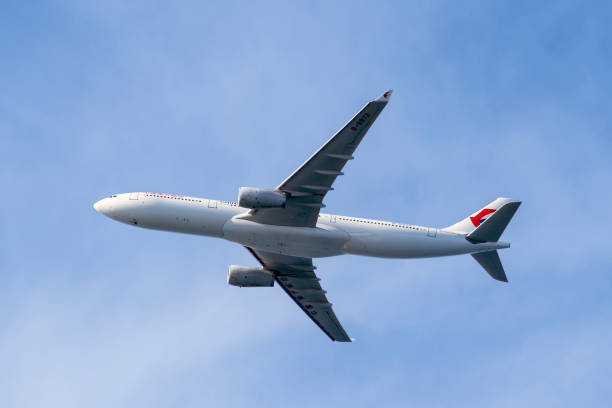 avion de china eastern airlines airbus a330-300 jet - china eastern airlines photos et images de collection