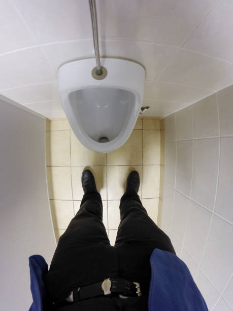 istock Businessman in the restroom 958984934