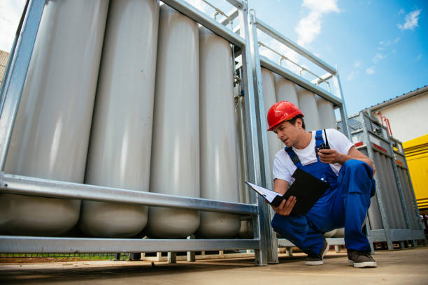 quality inspector checking pressure in heating plant - valve chemical plant oil industry imagens e fotografias de stock