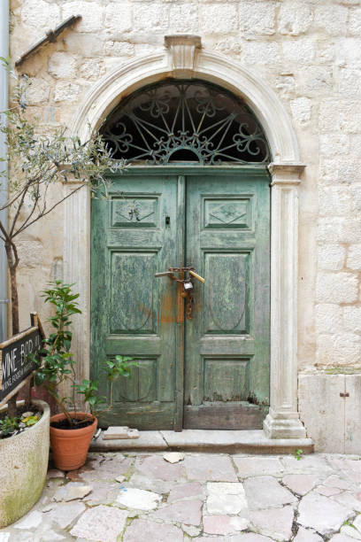 istock Old wooden door 959012160