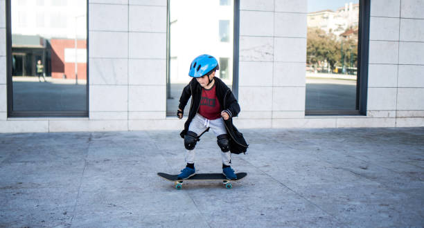 istock Schoolboy makes a trick with skateboard 959023316