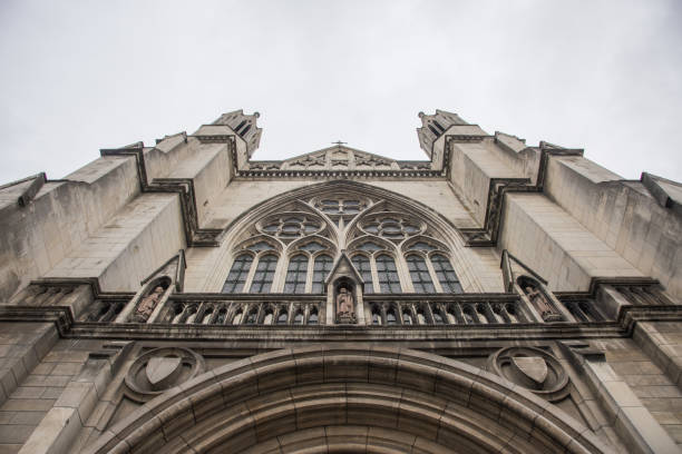 widok z niskiego kąta katedry św pawła: dunedin - ancient past anglican building exterior zdjęcia i obrazy z banku zdjęć