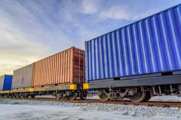 container goederentrein. - goederentrein stockfoto's en -beelden